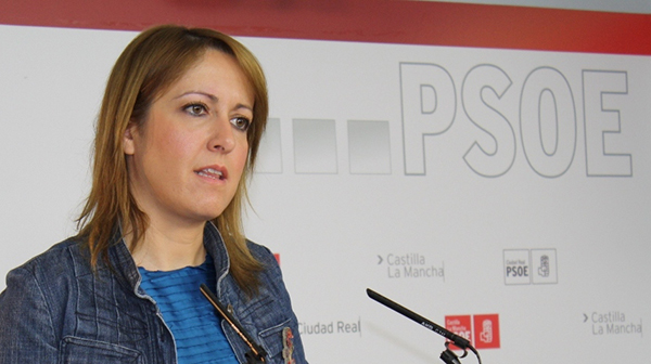 Fotografía de Cristina Maestre en rueda de prensa