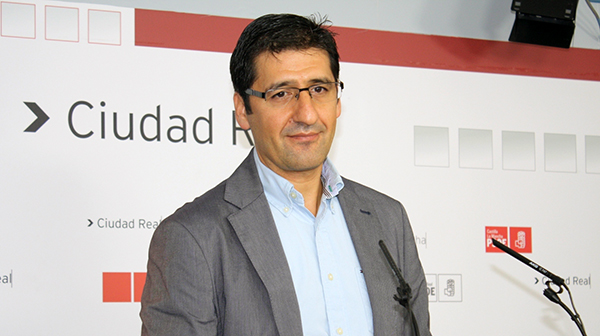 Fotografía de José Manuel Caballero en rueda de prensa