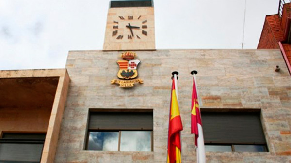 Fotografía de la fachada del Ayuntamiento de Porzuna